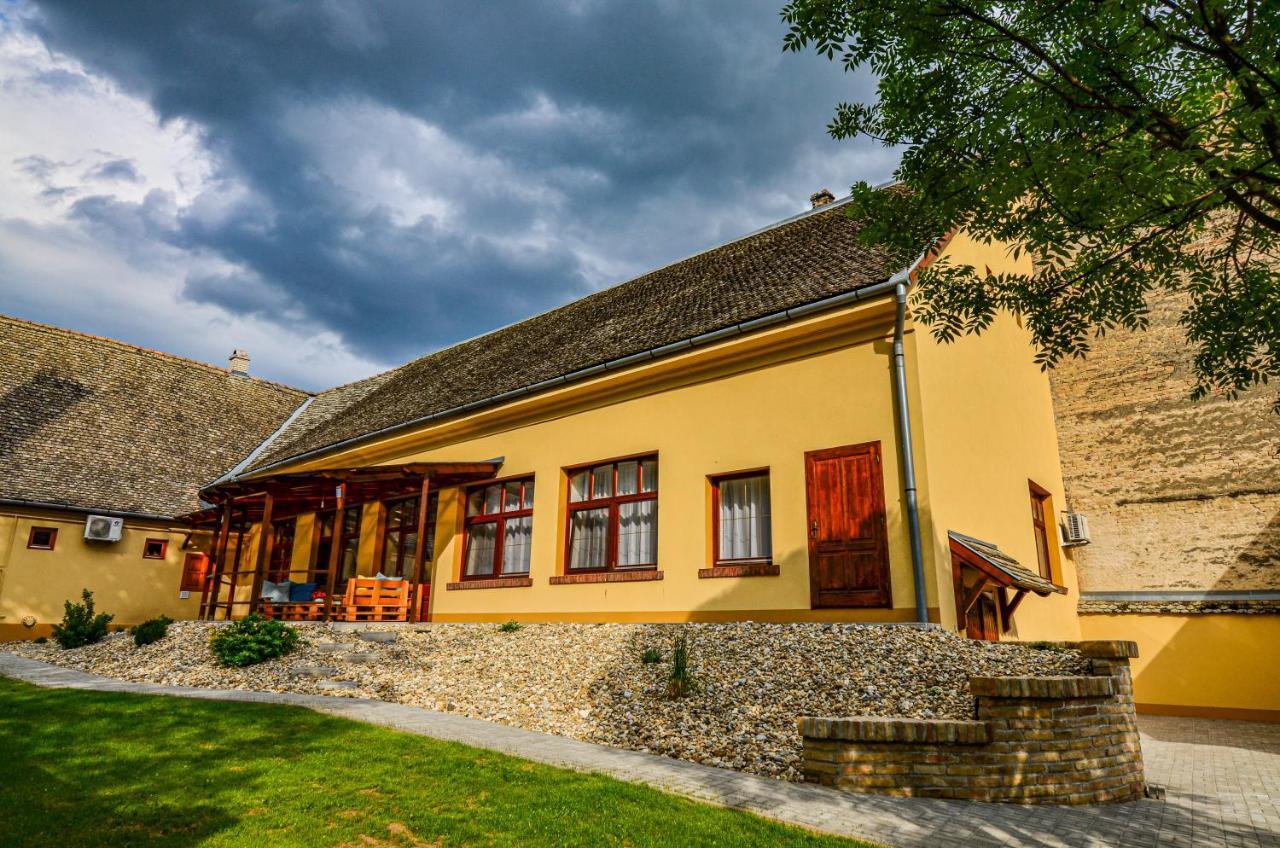 Apartmán Kossuth Vendeghaz Tolna Exteriér fotografie